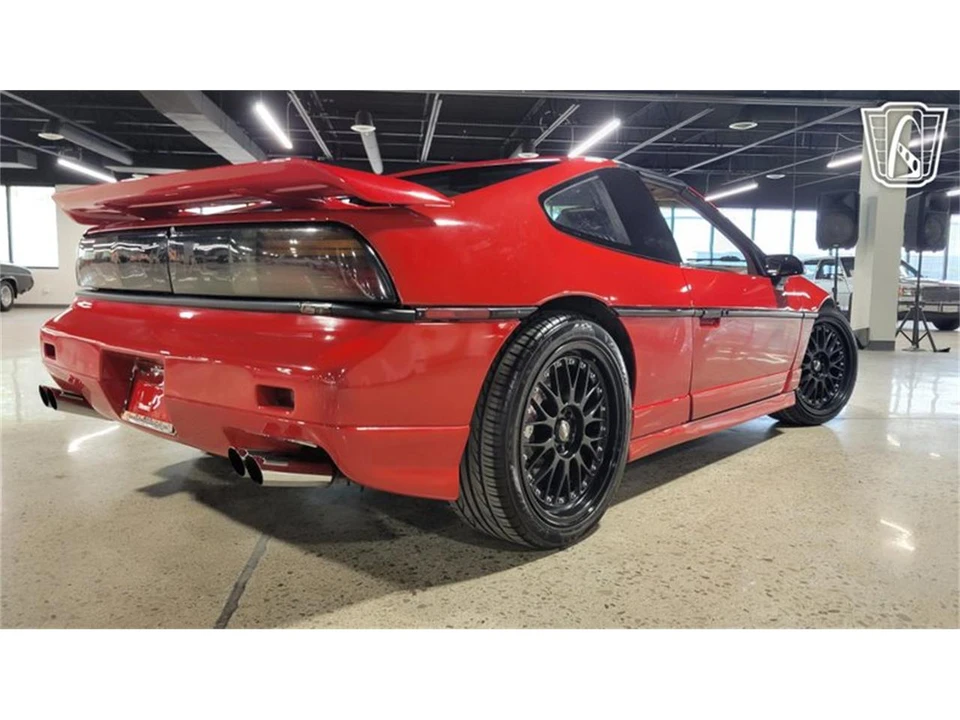 1988 Pontiac Fiero - Image 18 of 31