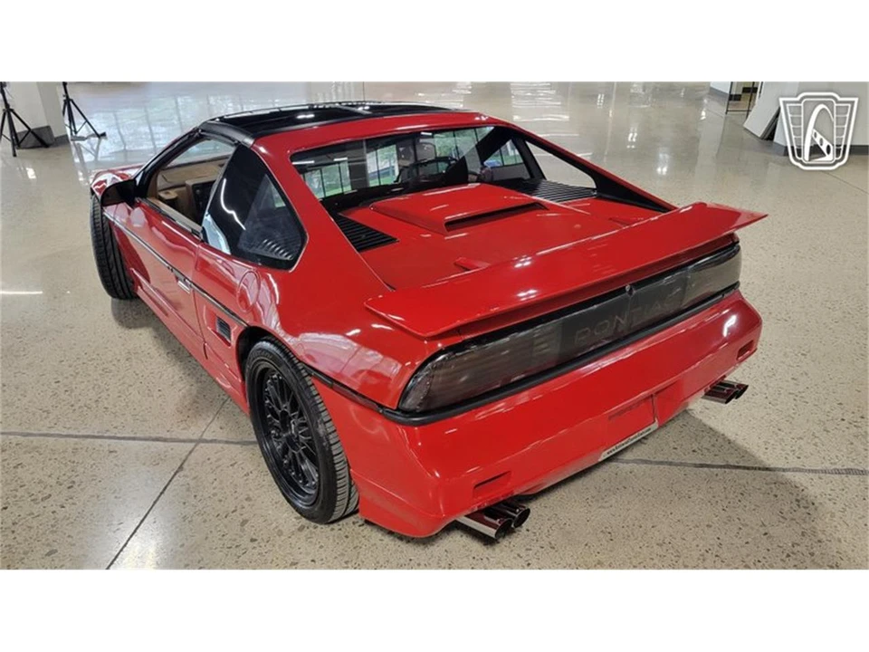1988 Pontiac Fiero - Image 14 of 31