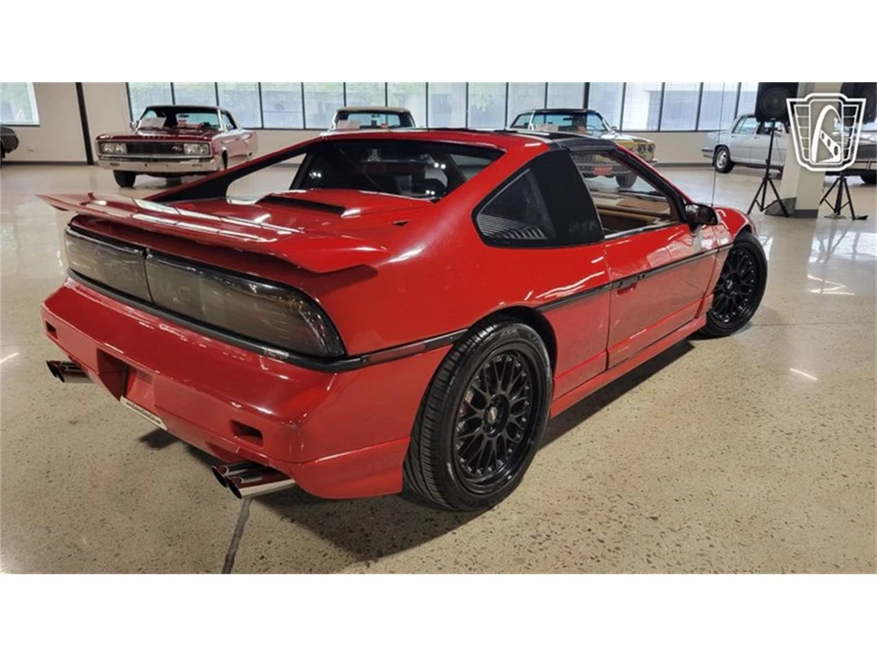 1988 Pontiac Fiero - Image 19 of 31