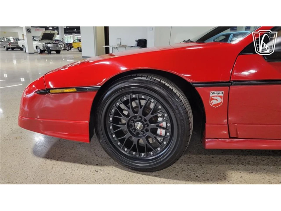 1988 Pontiac Fiero - Image 9 of 31