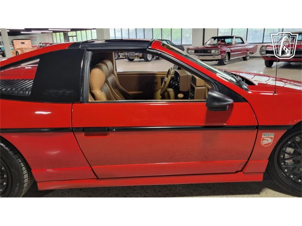 1988 Pontiac Fiero - Image 25 of 31