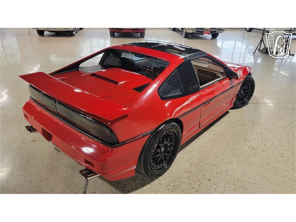 1988 Pontiac Fiero - Image 20 of 31