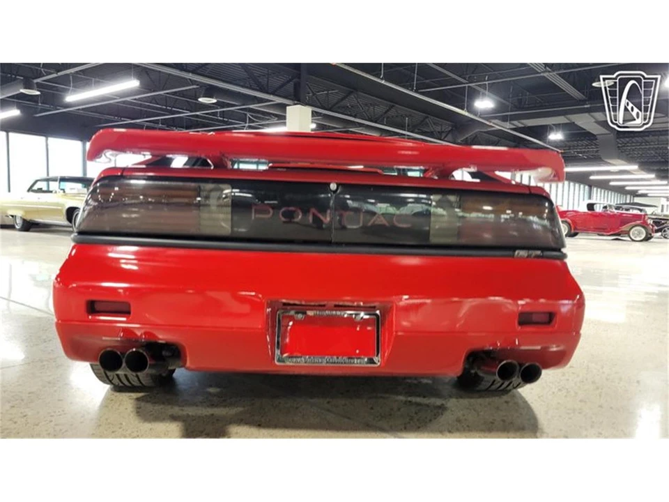 1988 Pontiac Fiero - Image 15 of 31
