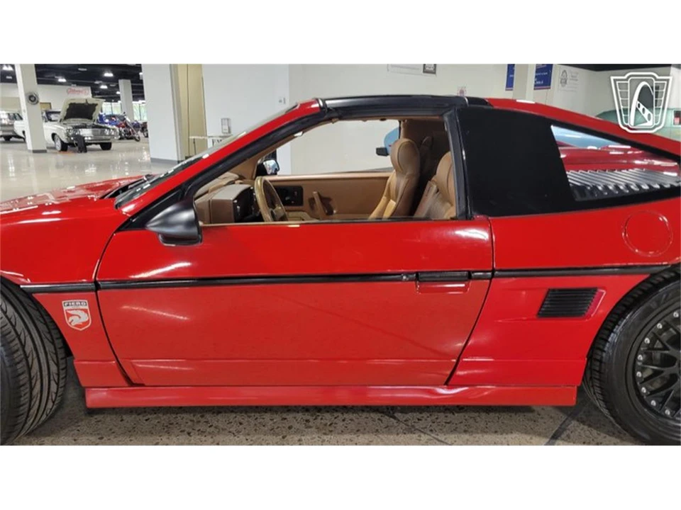 1988 Pontiac Fiero - Image 10 of 31