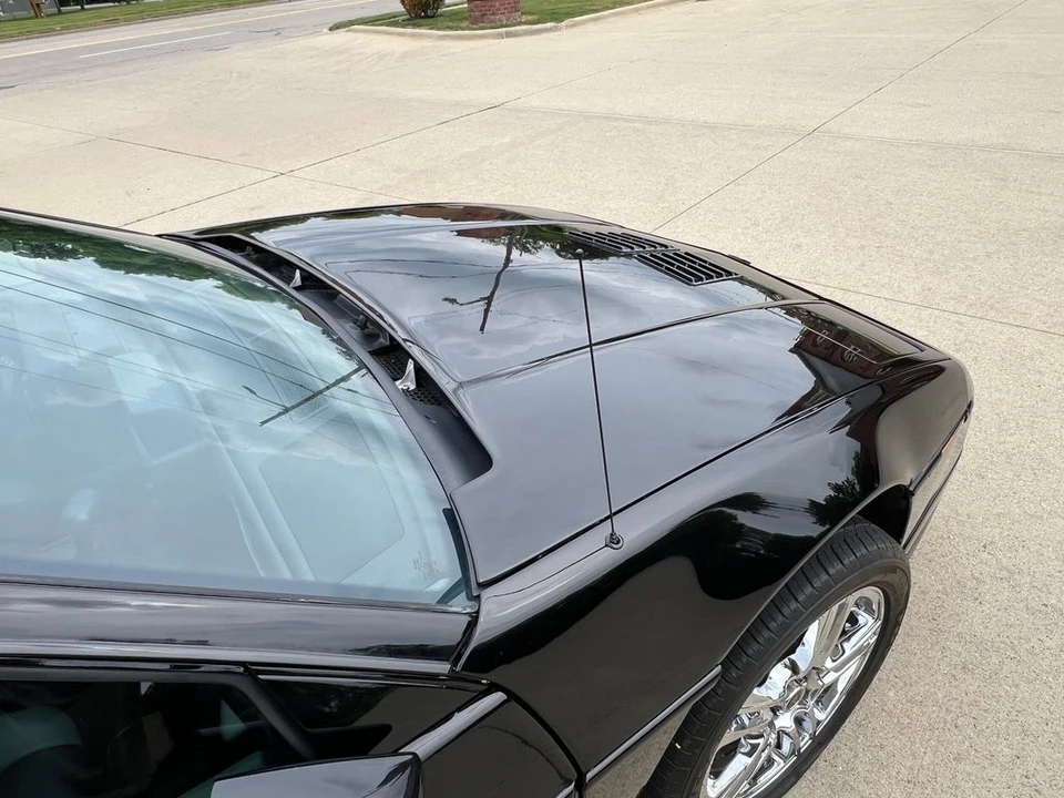 1988 Pontiac Fiero - Image 28 of 31