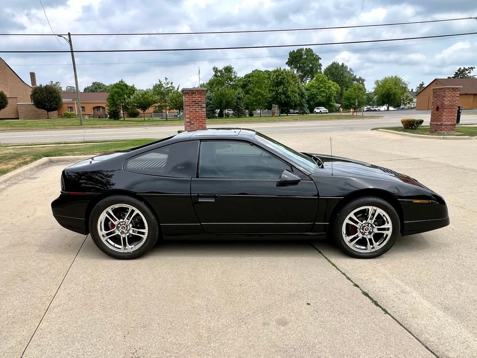 1988 Pontiac Fiero - Image 4 of 31