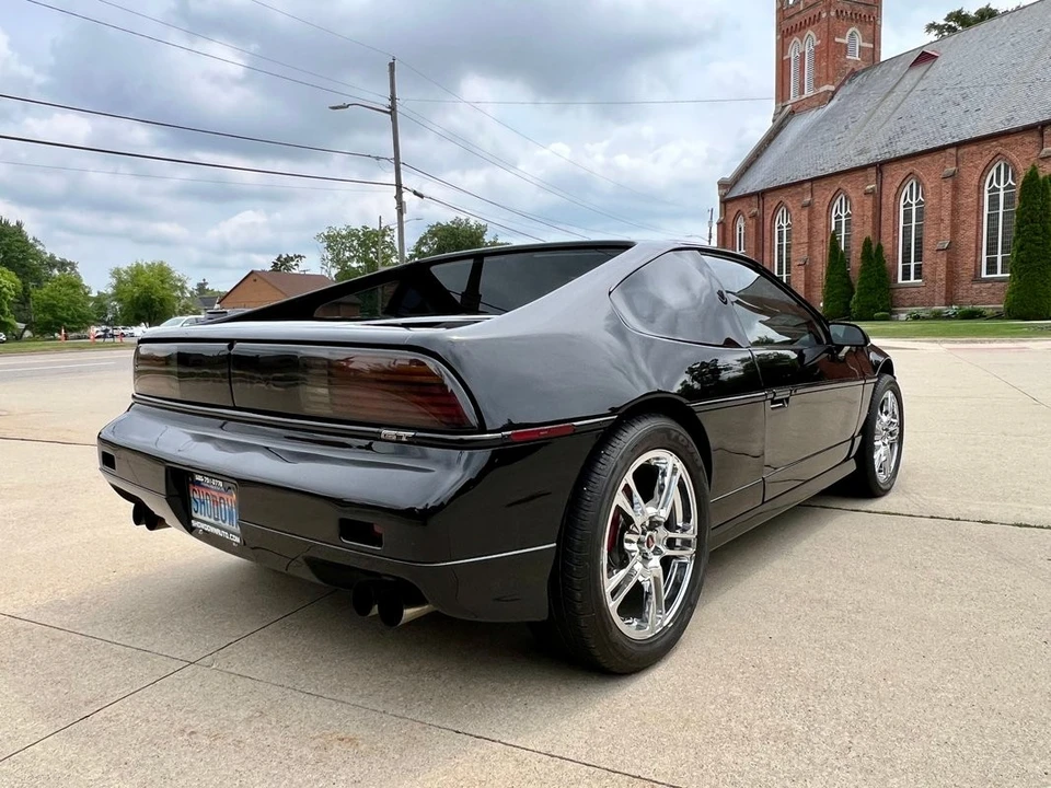 1988 Pontiac Fiero - Image 5 of 31