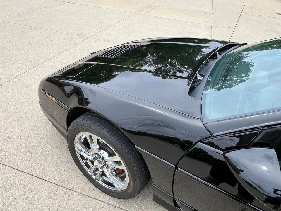 1988 Pontiac Fiero - Image 17 of 31