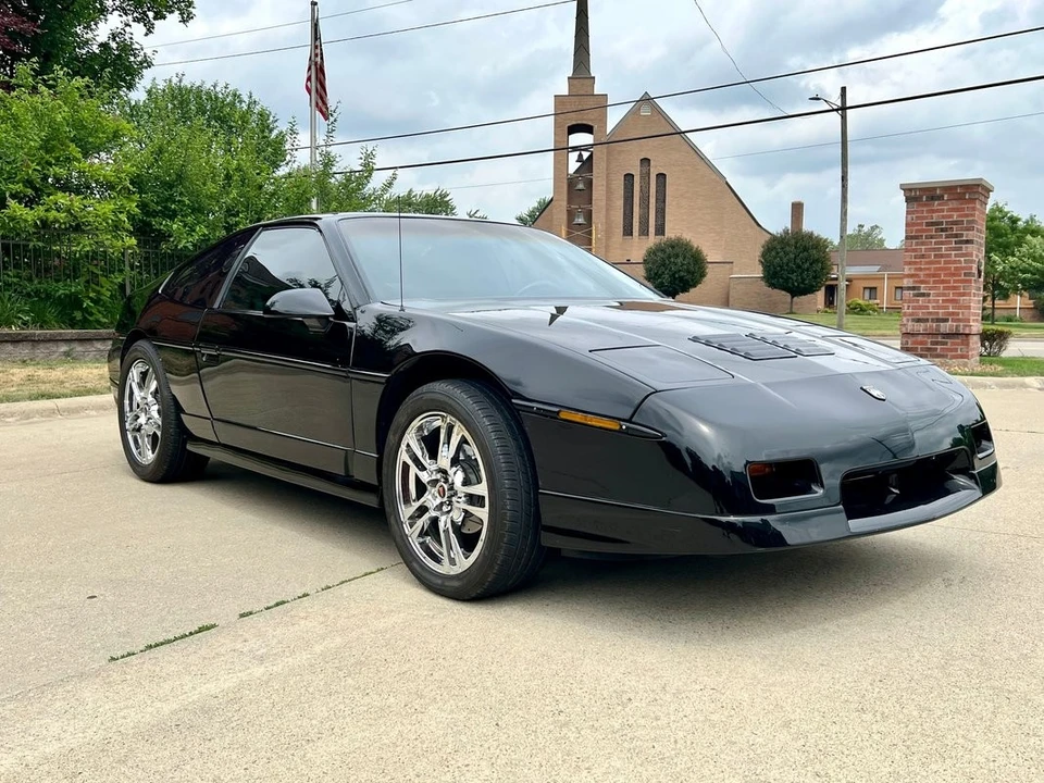 1988 Pontiac Fiero - Image 3 of 31