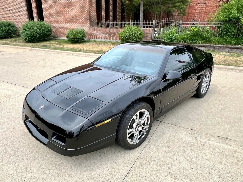 1988 Pontiac Fiero - Image 9 of 31