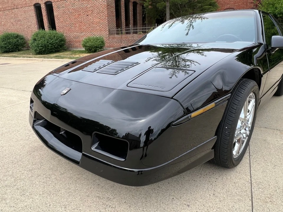 1988 Pontiac Fiero - Image 20 of 31