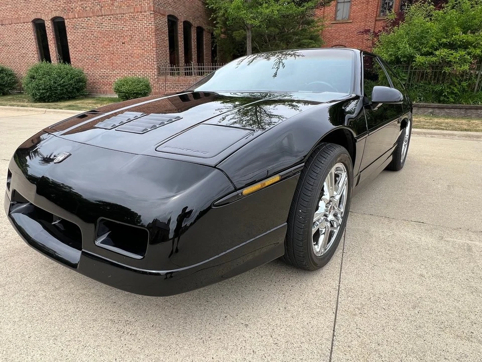 1988 Pontiac Fiero - Image 19 of 31