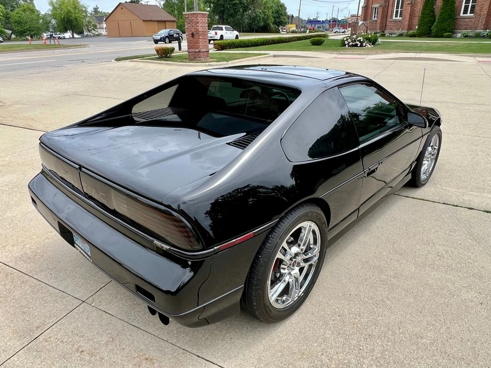 1988 Pontiac Fiero - Image 12 of 31