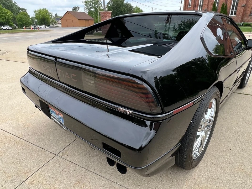 1988 Pontiac Fiero - Image 24 of 31