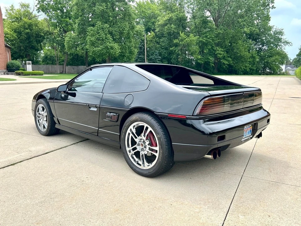 1988 Pontiac Fiero - Image 7 of 31