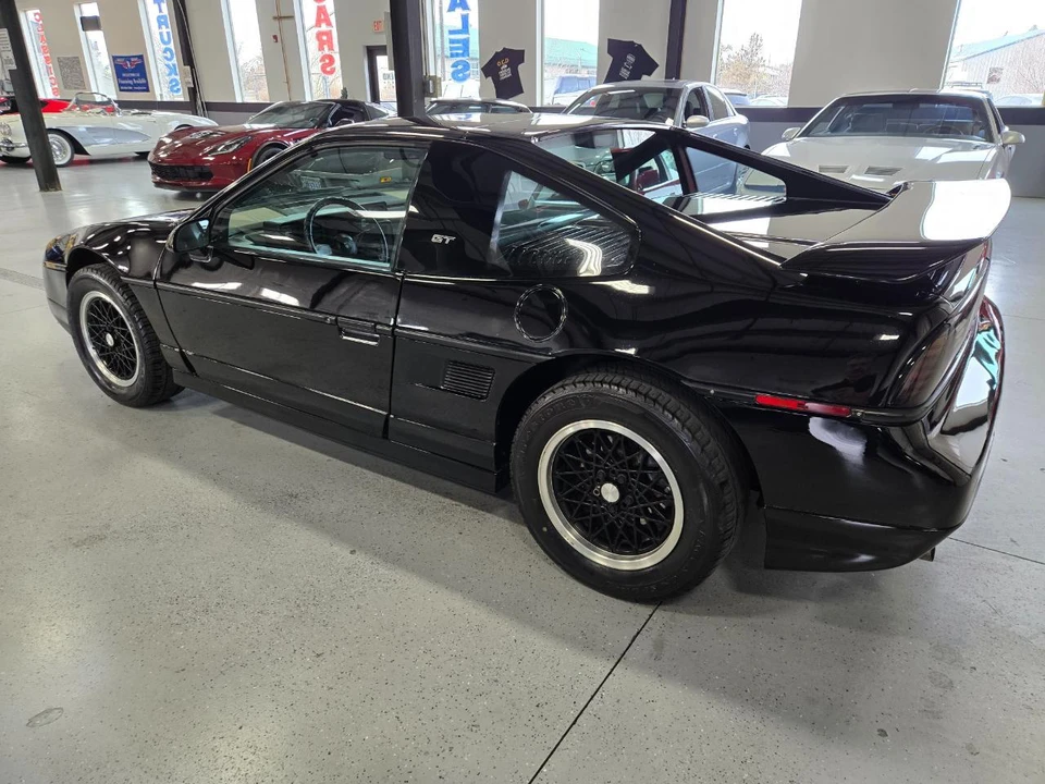 1988 Pontiac Fiero - Image 6 of 17