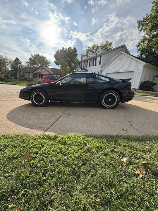 1988 Pontiac Fiero - Image 2 of 21