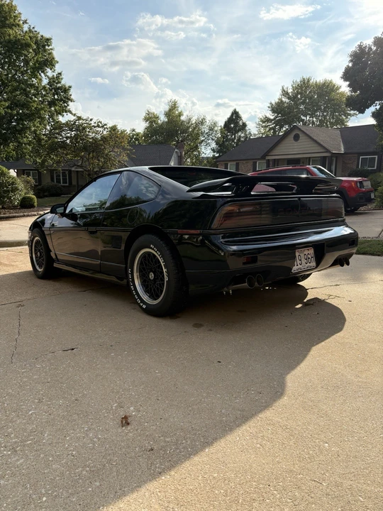 1988 Pontiac Fiero - Image 9 of 21