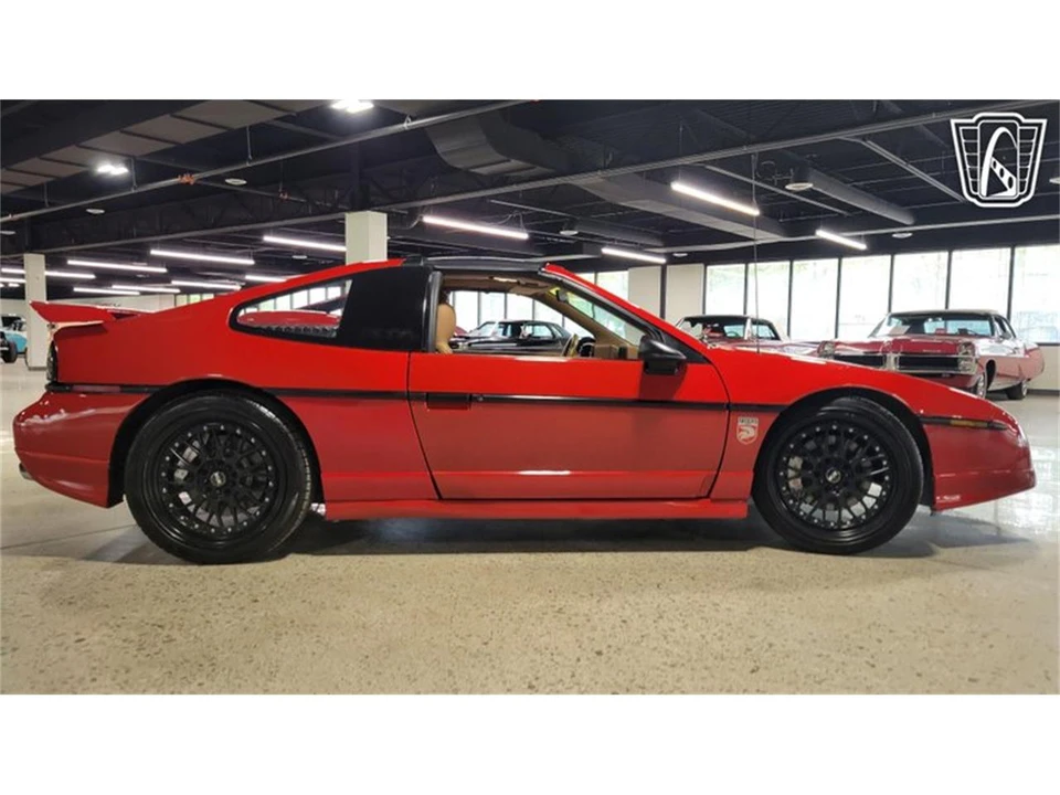 1988 Pontiac Fiero GT - Image 21 of 31