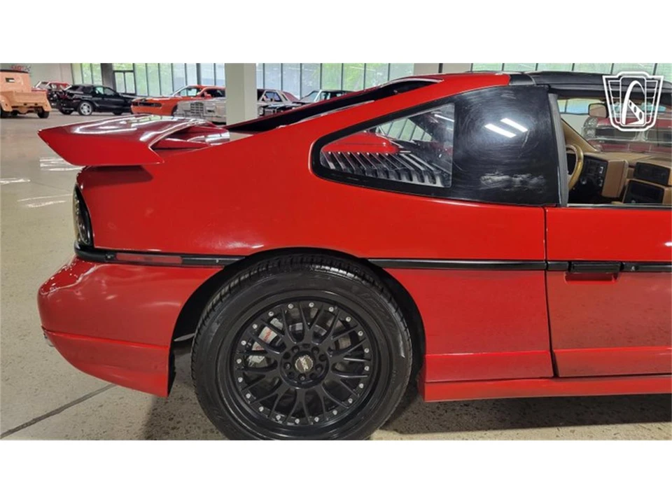 1988 Pontiac Fiero GT - Image 24 of 31