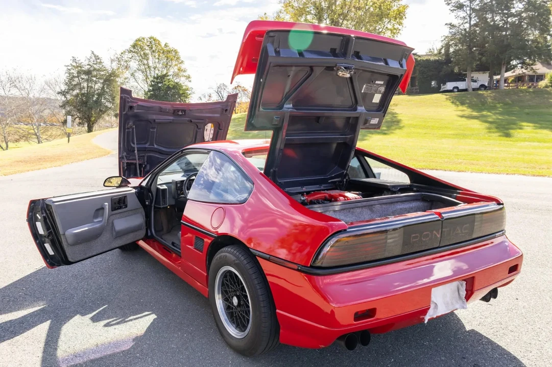 1988 Pontiac Fiero GT - Image 11 of 21