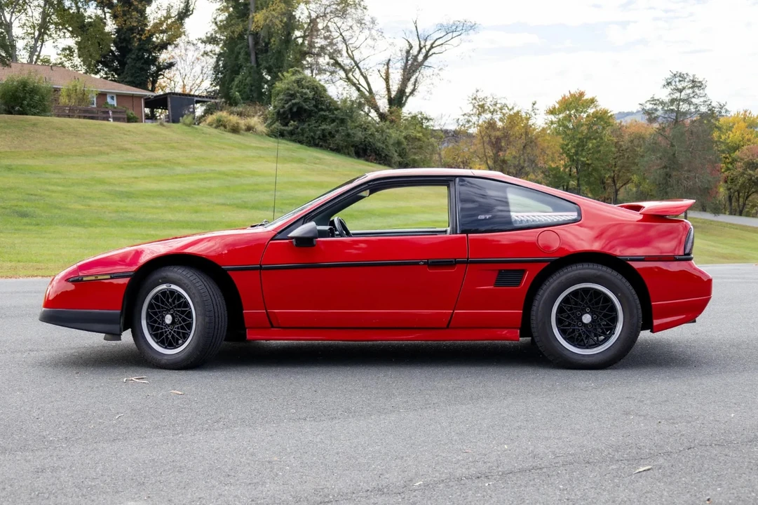 1988 Pontiac Fiero GT - Image 2 of 21