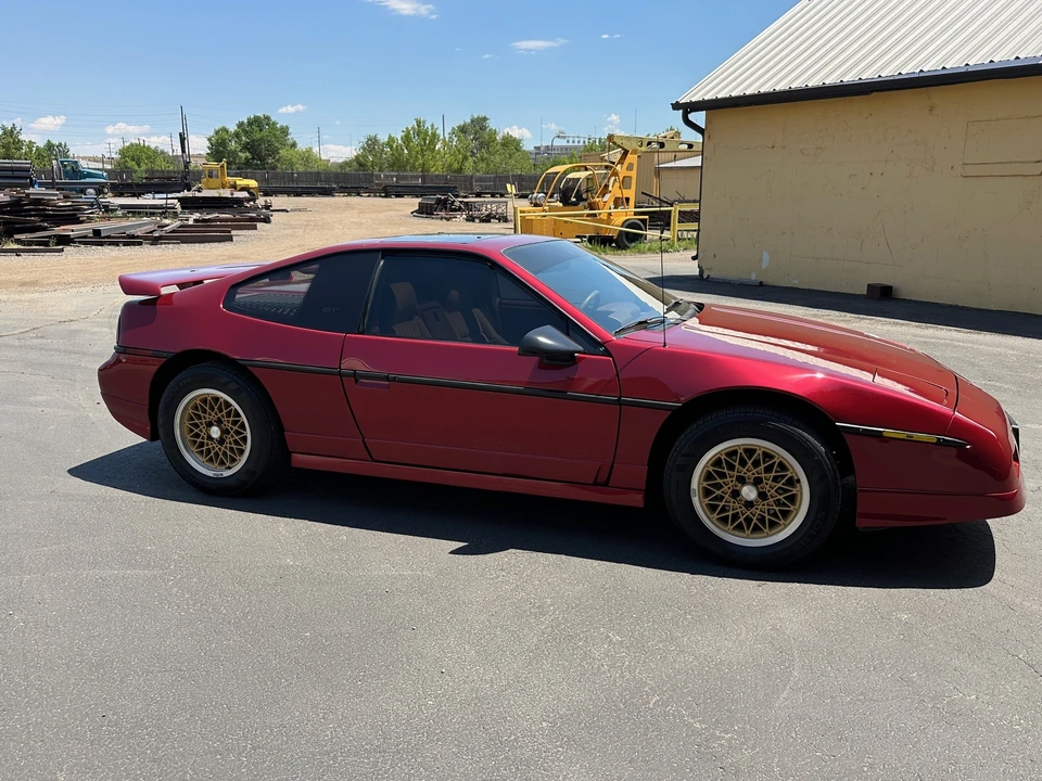 1988 Pontiac Fiero GT - Image 19 of 31
