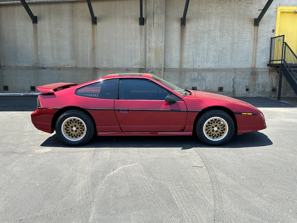 1988 Pontiac Fiero GT - Image 18 of 31