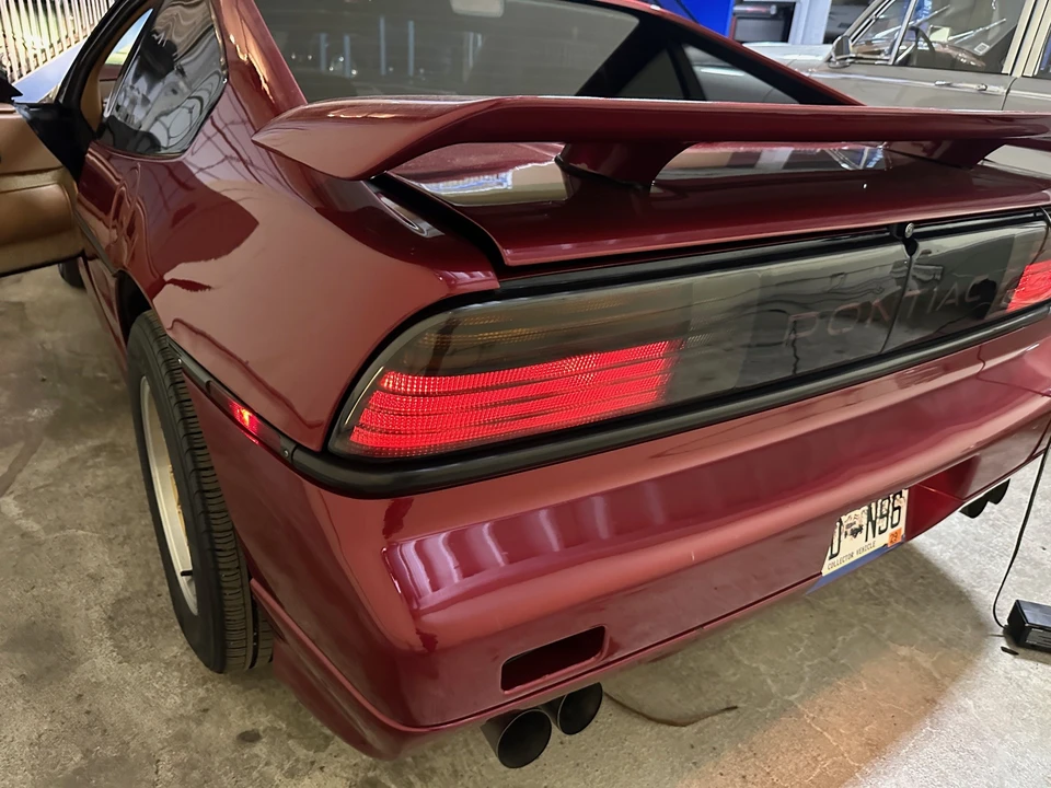 1988 Pontiac Fiero GT - Image 23 of 31