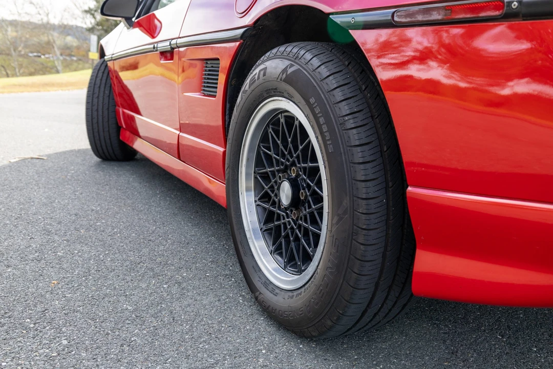 1988 Pontiac Fiero GT - Image 18 of 31