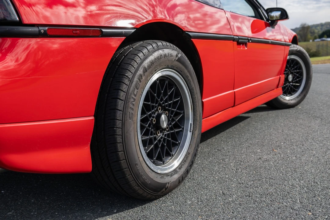 1988 Pontiac Fiero GT - Image 28 of 31