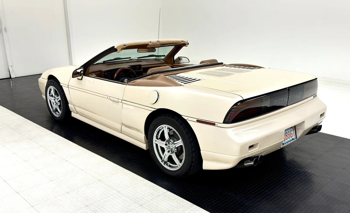 1988 Pontiac Fiero GT - Image 7 of 31