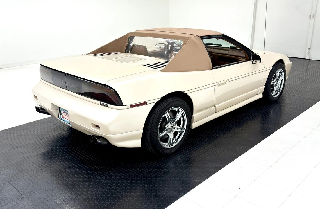 1988 Pontiac Fiero GT - Image 9 of 31