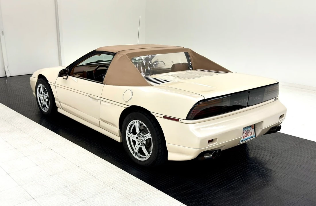 1988 Pontiac Fiero GT - Image 6 of 31