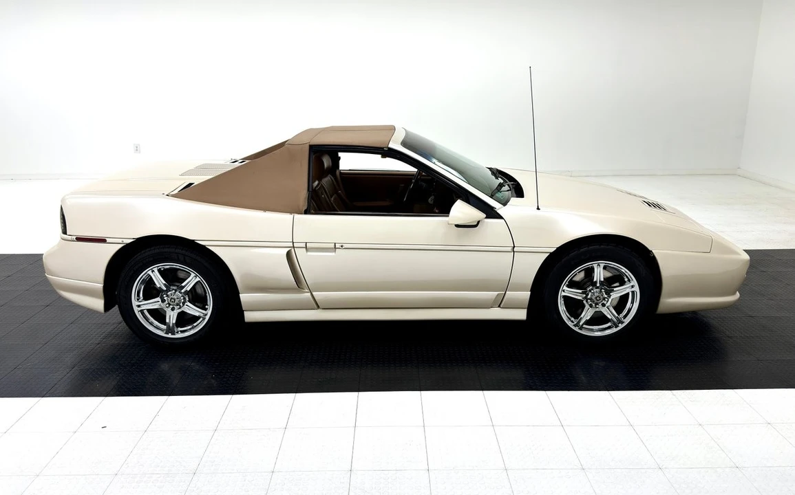 1988 Pontiac Fiero GT - Image 10 of 31