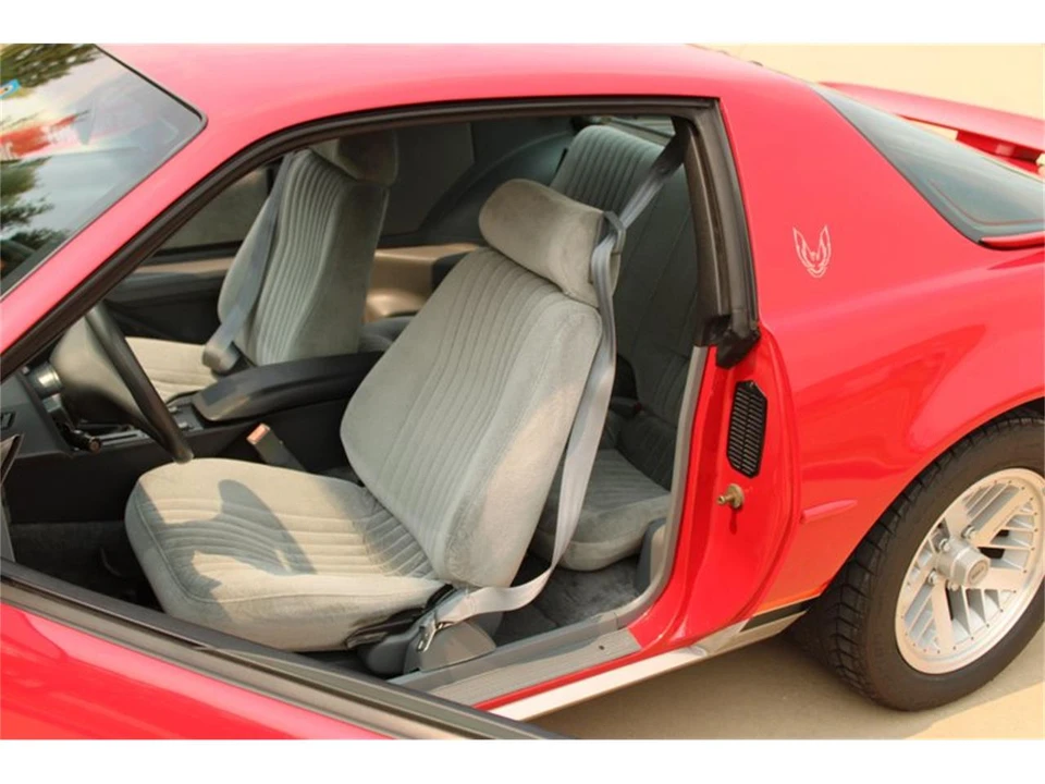 1988 Pontiac Firebird 3rd Gen - Image 10 of 31
