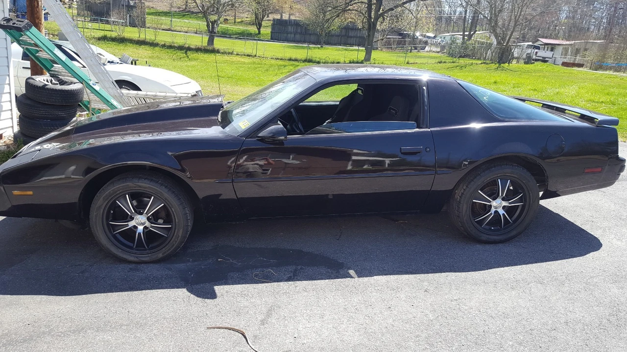 1988 Pontiac Firebird 3rd Gen - Image 6 of 20