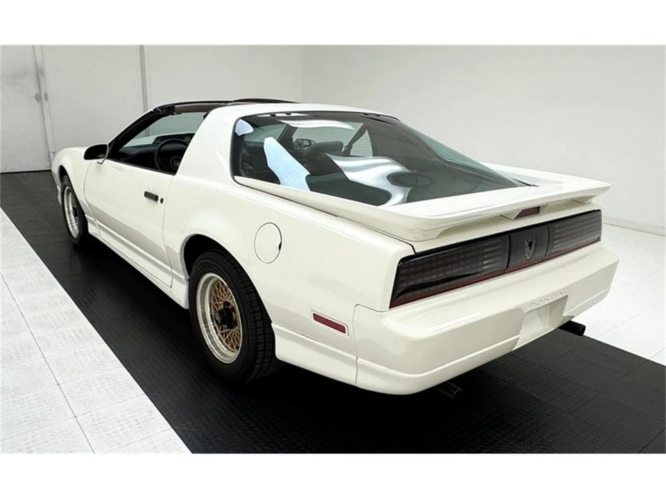 1988 Pontiac Firebird 3rd Gen - Image 6 of 31
