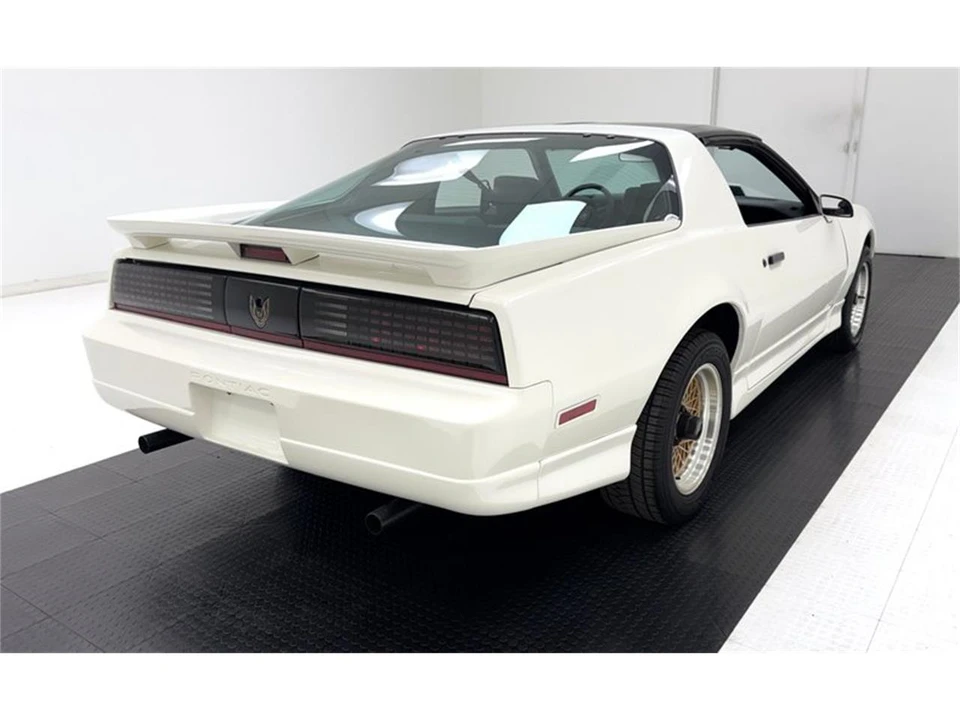 1988 Pontiac Firebird 3rd Gen - Image 8 of 31