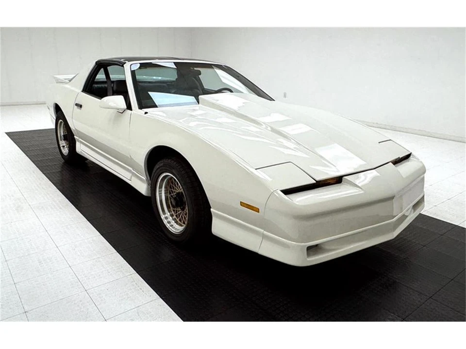 1988 Pontiac Firebird 3rd Gen - Image 10 of 31