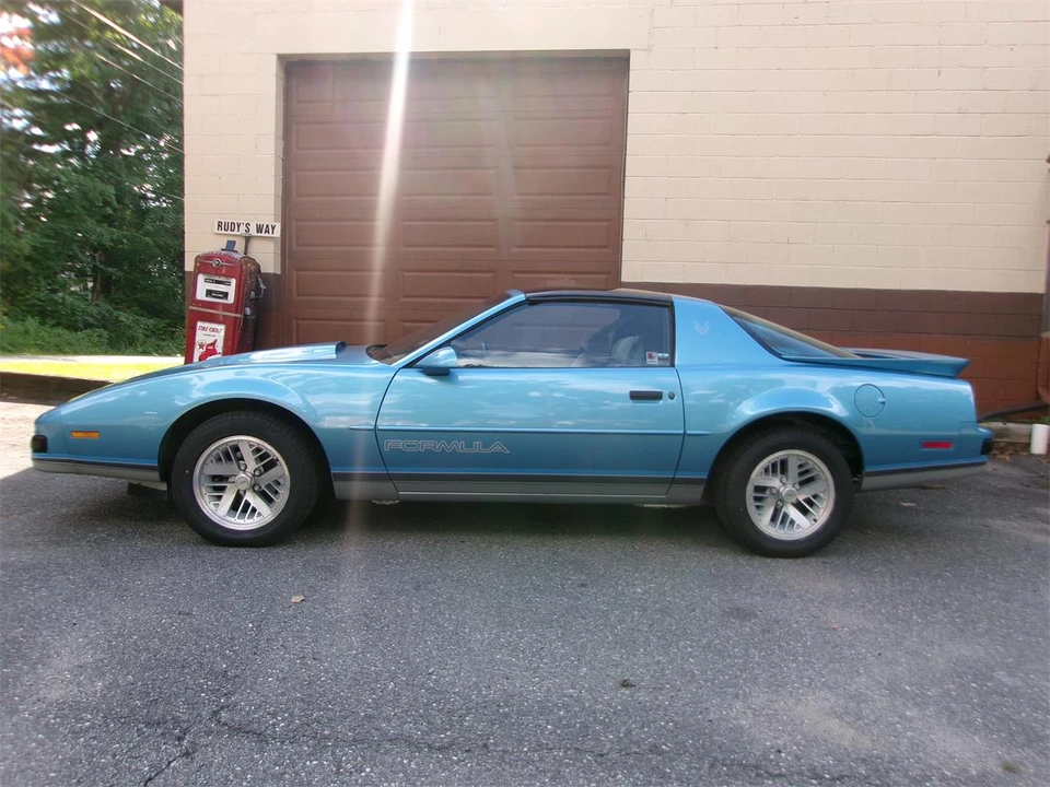 1988 Pontiac Firebird Formula 3rd Gen - Image 2 of 31