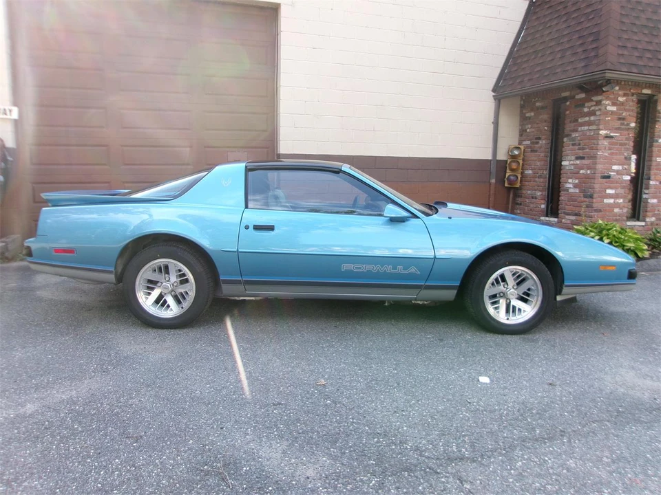 1988 Pontiac Firebird Formula 3rd Gen - Image 11 of 31