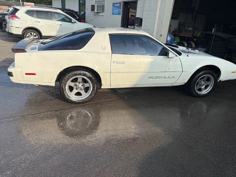 1988 Pontiac Firebird Formula 3rd Gen - Image 19 of 20