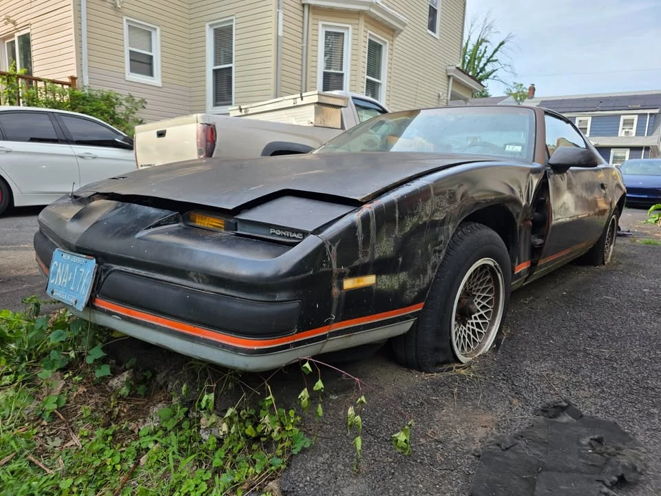 1988 Pontiac Firebird 3rd Gen - Image 6 of 16