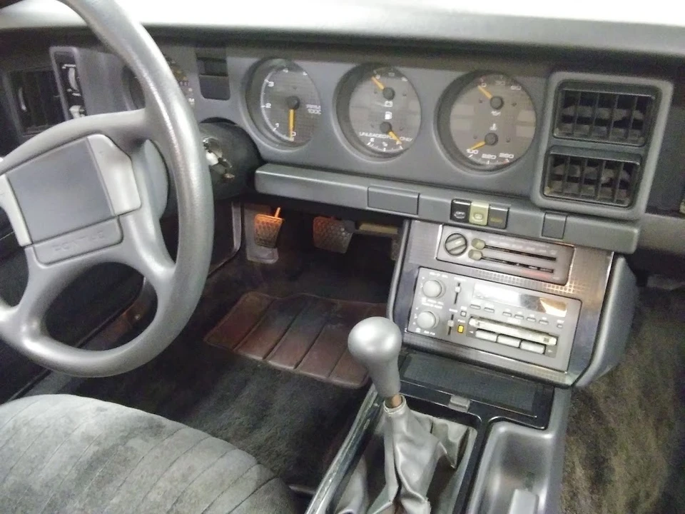 1988 Pontiac Firebird Trans Am 3rd Gen - Image 22 of 31