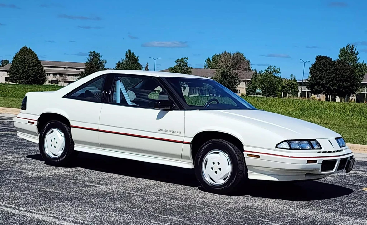 1988 Pontiac Grand Prix 3rd+ Gen - Image 25 of 31