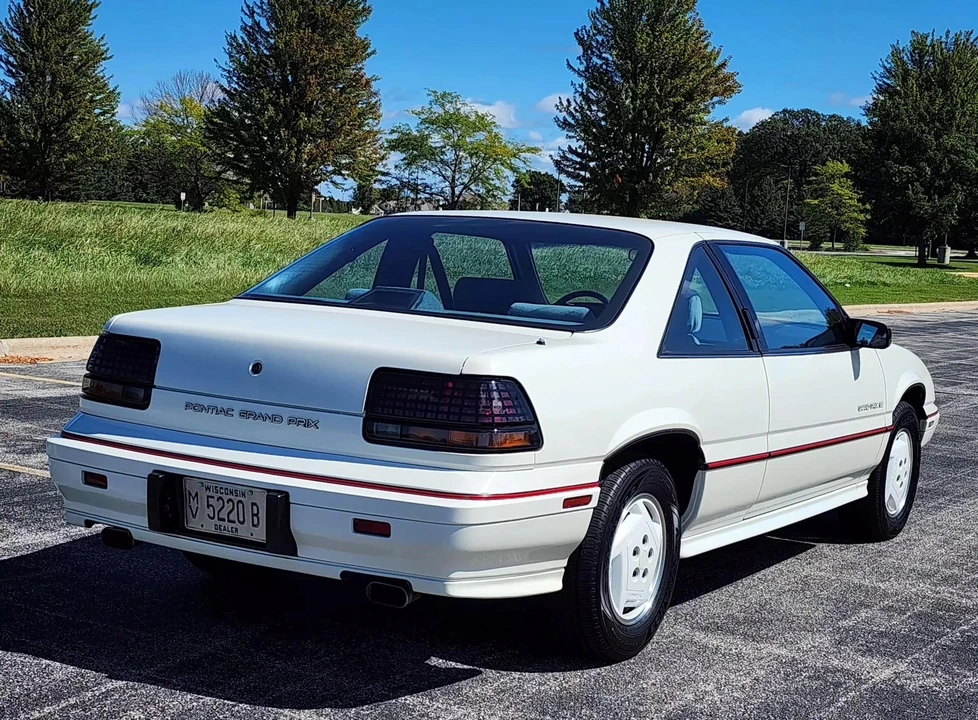 1988 Pontiac Grand Prix 3rd+ Gen - Image 18 of 31