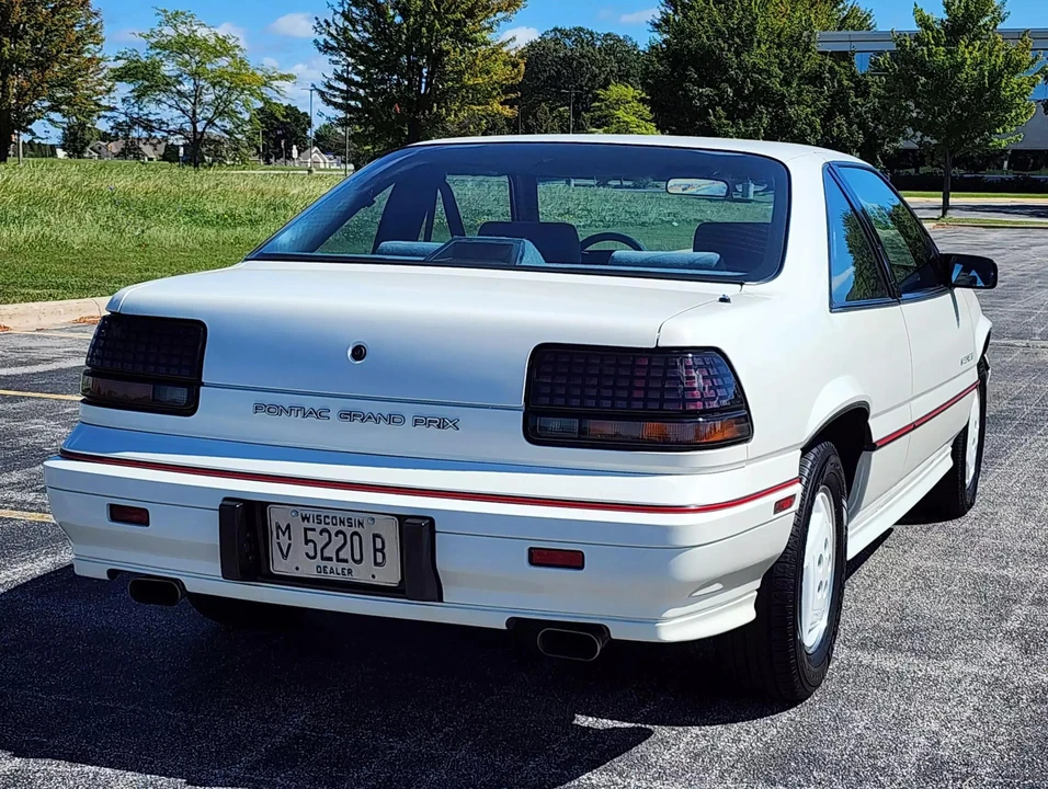 1988 Pontiac Grand Prix 3rd+ Gen - Image 17 of 31