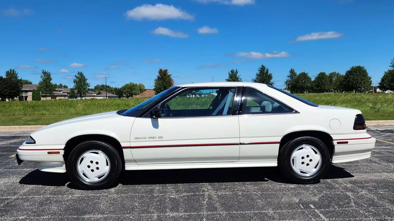 1988 Pontiac Grand Prix 3rd+ Gen - Image 9 of 31