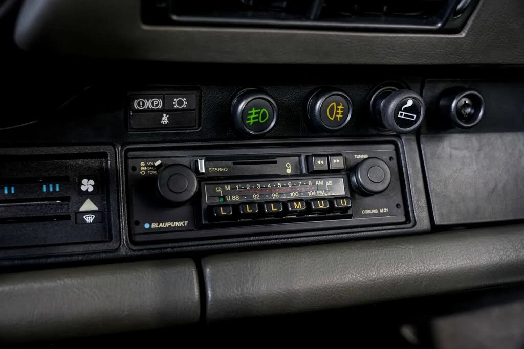 1988 Porsche 911 Carrera 3.2 - Image 16 of 31